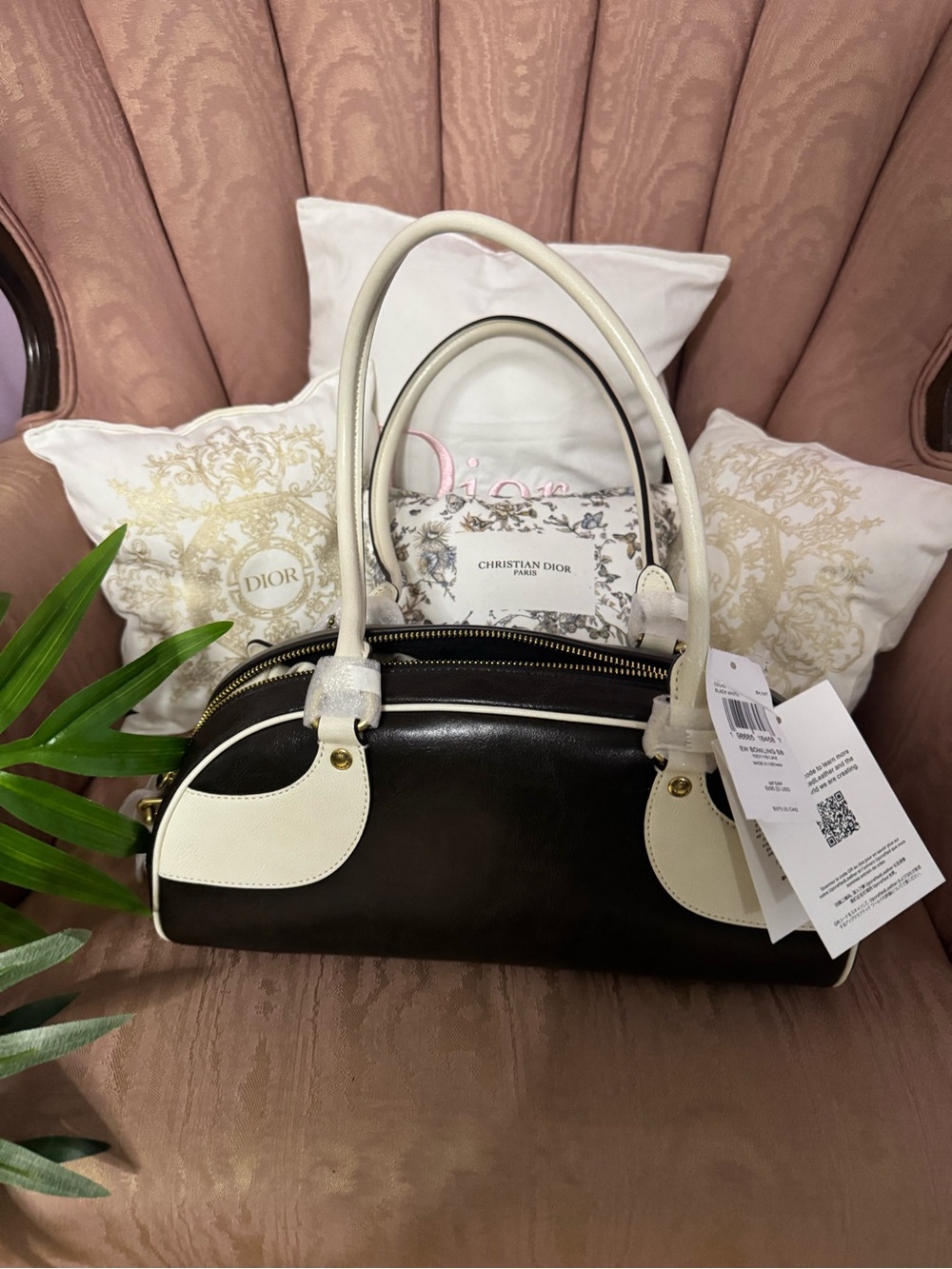 Coachtopia Two-Tone Black and Cream Bowler Satchel - Picture 2 of 6